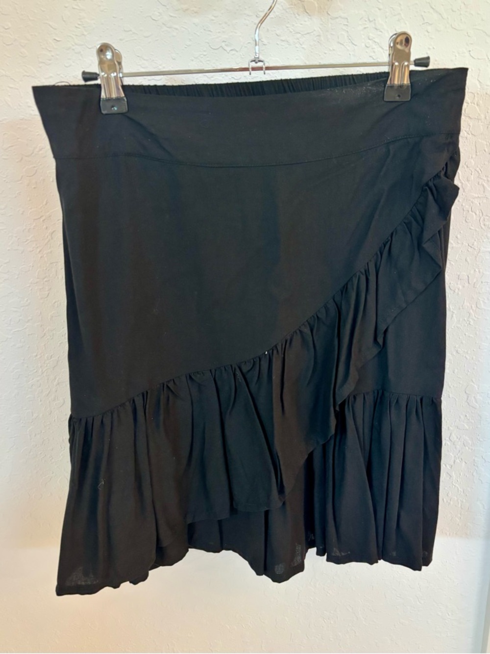 Skemo NWOT Black Asymmetrical Ruffle Skirt